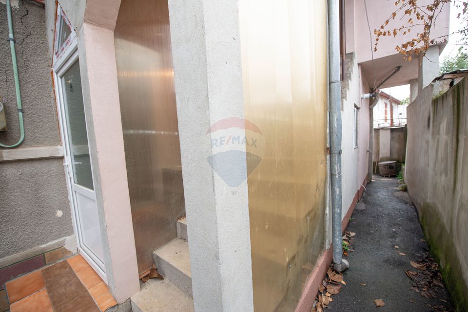 Apartament cu 4 camere 117 mp de vanzare, în curte 150 mp, Ploiesti