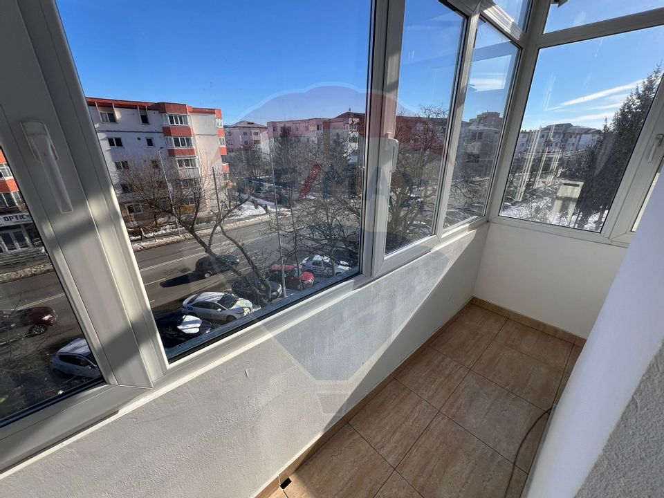 Apartament cu 3 camere decomandat- 9 mai- zona centrala