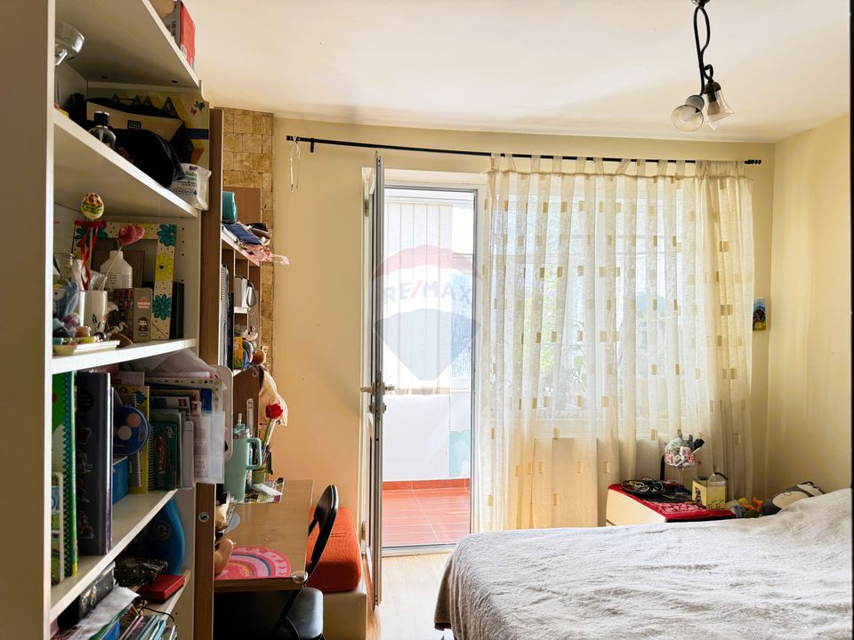 De Vanzare Apartament 4 camere - Ultra Central (orientare N-S)