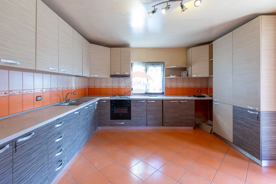 Hală 1.000 mp + curte 3.200 mp + CASĂ 160 mp BONUS | Acces TIR | Bacău