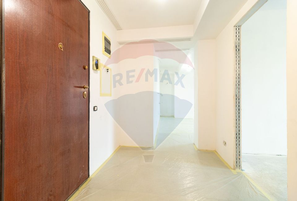 Apartament cu 3 camere de vanzare in zona Damaroaia - Petrom City