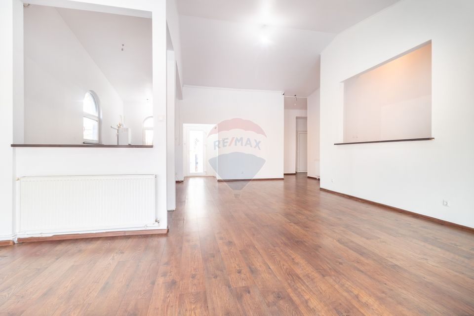 Vanzare Vila 5 camere cu terase mari si priveliste directa la lac