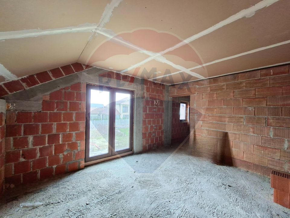 5 room House / Villa for sale