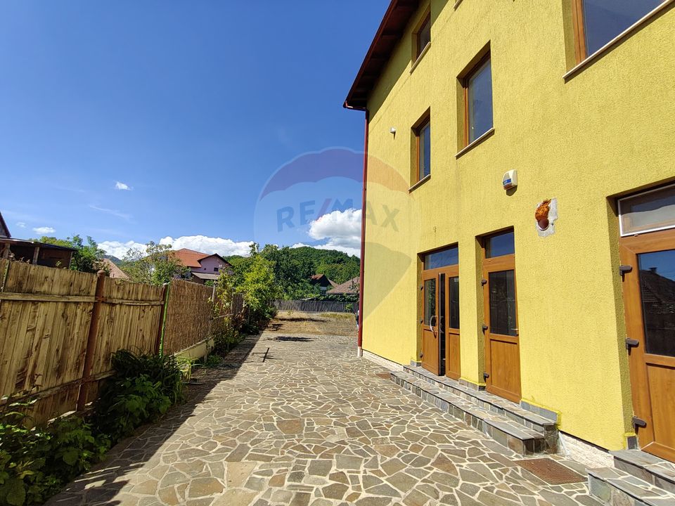 230sq.m Commercial Space for rent, Central area