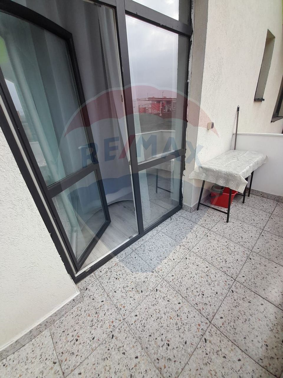 Apartament cu 3 camere de închiriat în zona Vest