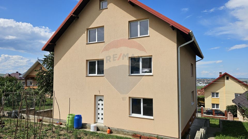 Casă / Vilă cu 12 camere-Sfântu Ilie Vechi, Suceava