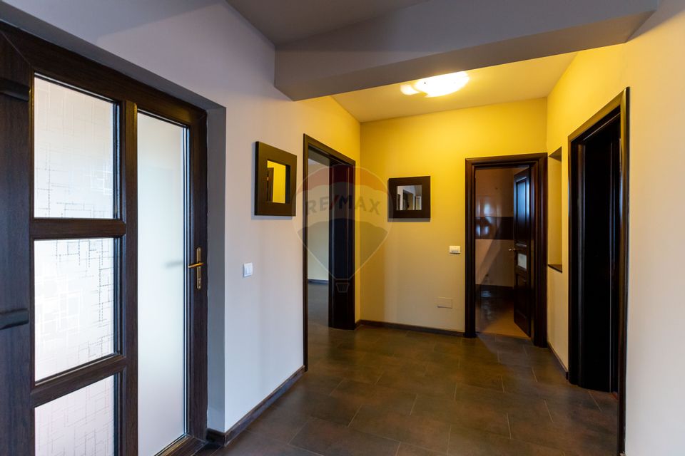 10 room House / Villa for sale, Serbanesti area