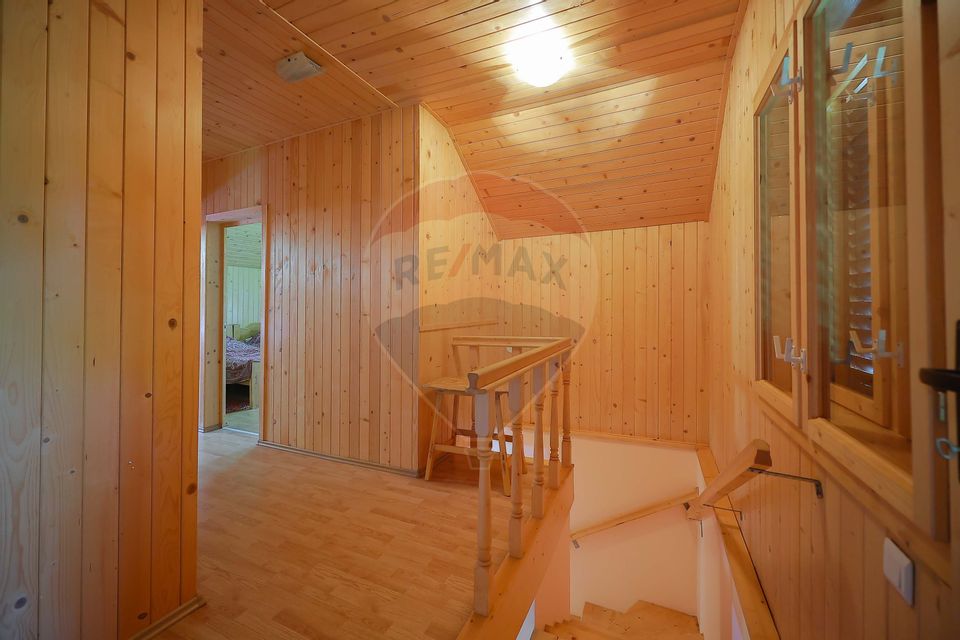 De vânzare Casǎ de Vacanțǎ cu 3 camere, teren 1146 mp, Budureasa