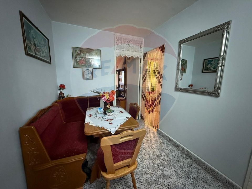 Apartament cu 3 camere de vânzare în zona Valea Aurie