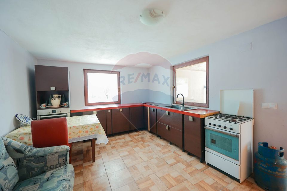 Casă cu 4 camere din cărămidă, de vânzare în zona Bratca-Damiș
