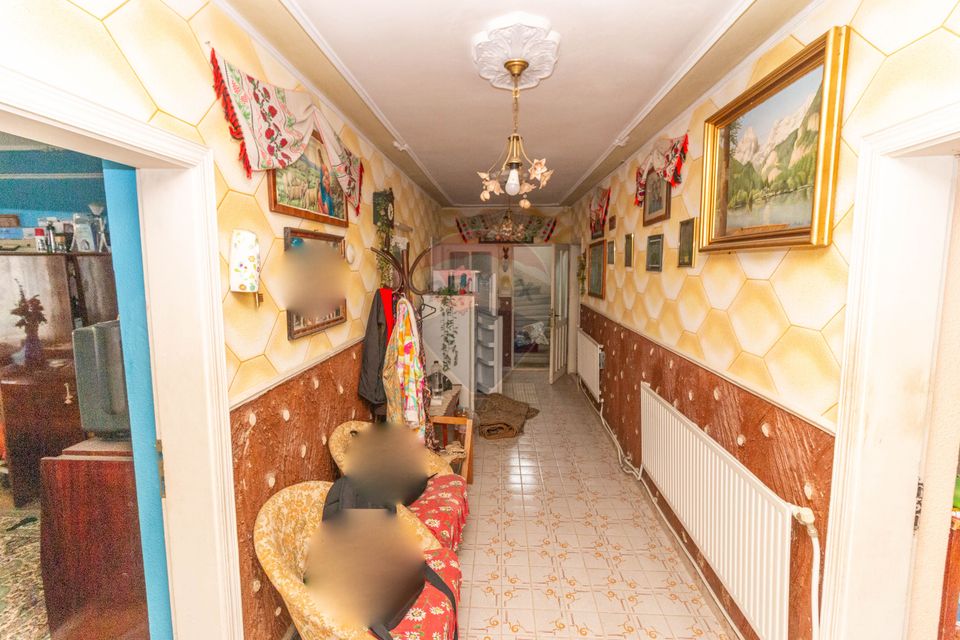 Villa with 7 rooms for sale in the Central area of Aleea Grivitei