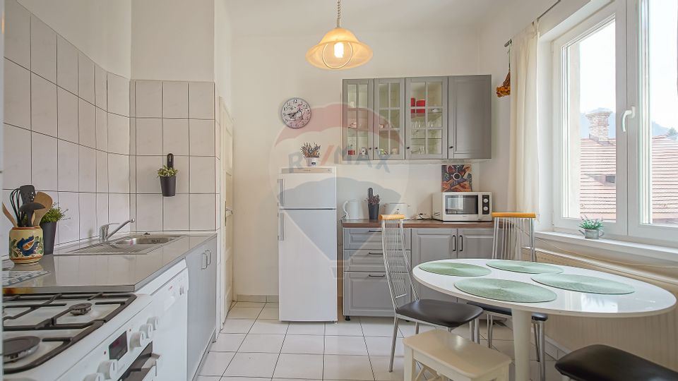 Apartament confortabil, 2 camere de închiriat, locație centrală