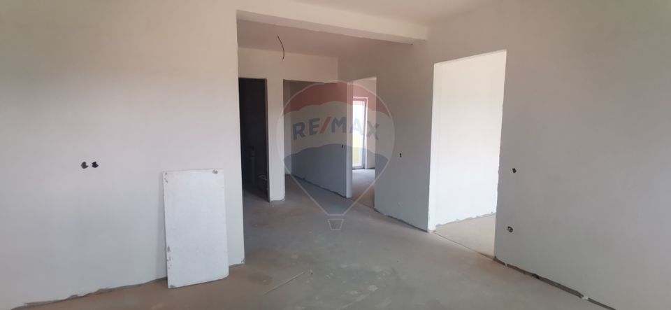 Apartament cu 3 camere de vânzare