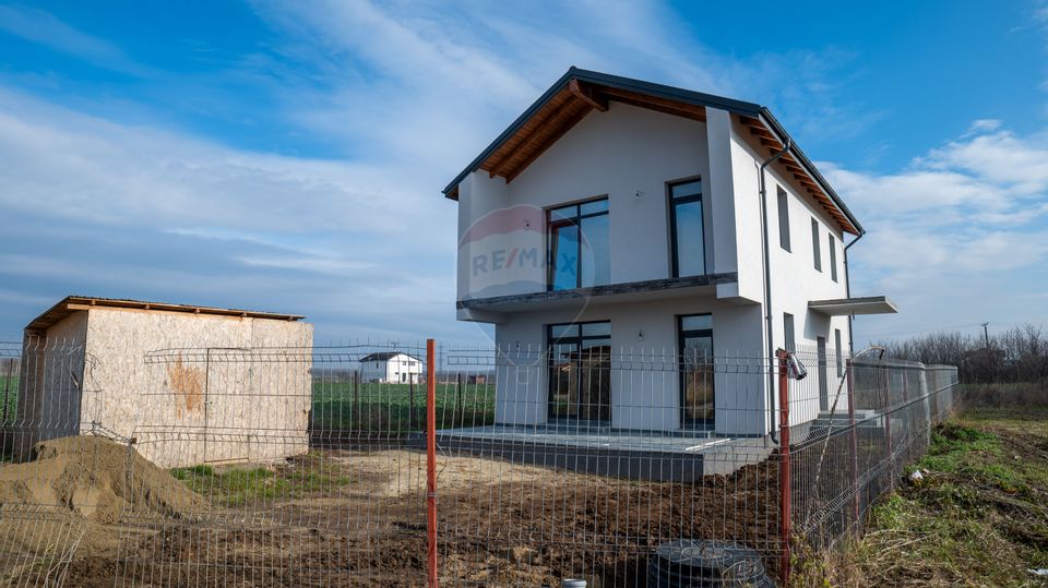 Casă / Vilă cu 4 camere de vânzare în zona Nord