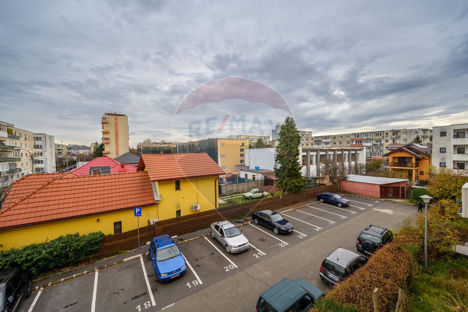 Apartament renovat, modern, cu 3 camere, de vânzare în Grigorescu