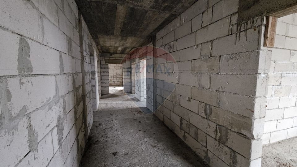 Casă / Vilă cu 12 camere, teren intravilan de 2869mp în Siminicea, SV