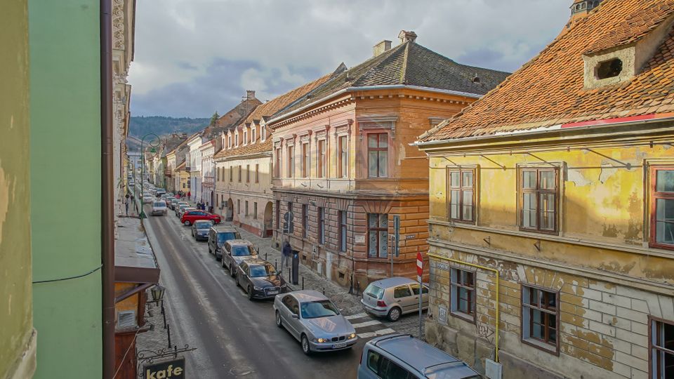 Centrul Istoric, apartament  spatios cu 4 camere, Brasov