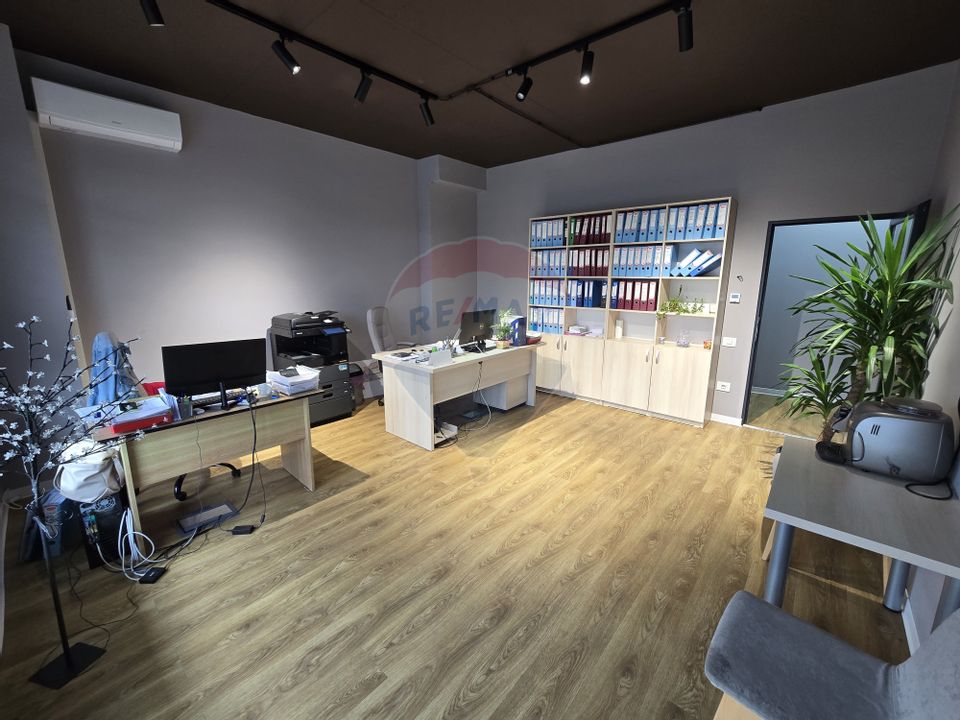 Spatiu Comercial/Birouri | 174 mp | 3 Intrări | 4 Locuri de Parcare