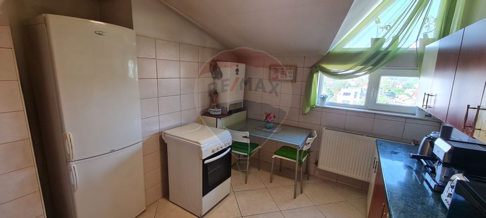 Apartament cu 3 camere de vânzare în zona Straulesti