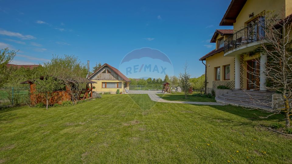 Vilă în zona Glăjărie, 10 camere, Sp + E + M, teren 2789 mp