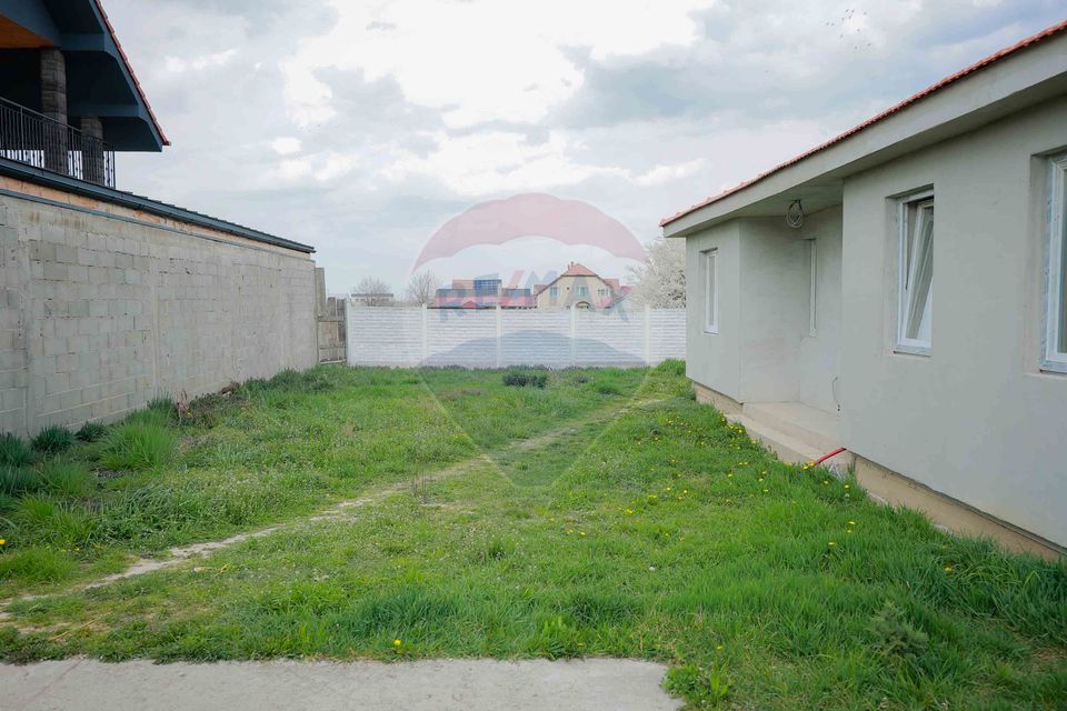 De vânzare casă semifinisată cu 3 camere, 455 mp teren, în Cihei