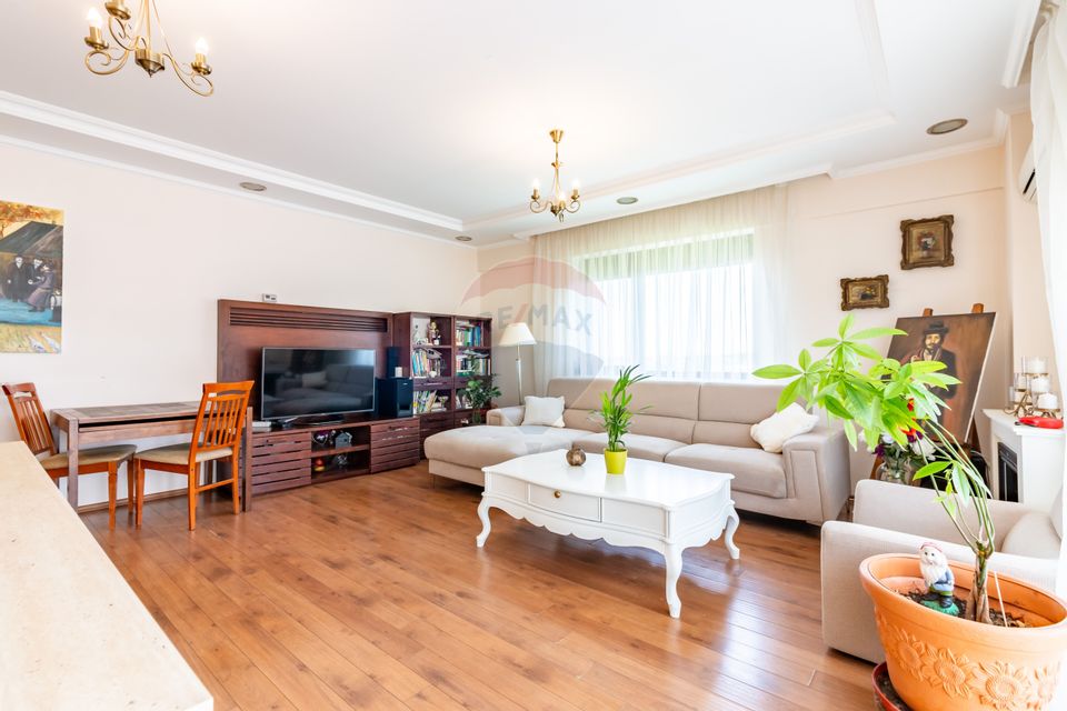 Apartament cu 3 camere de vanzare, langa padure, piscina, loc de joaca