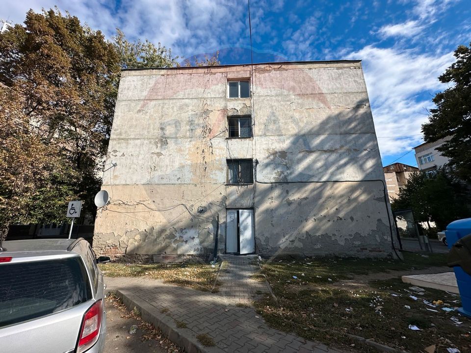 2,650sq.m Commercial Space for sale, Sud area