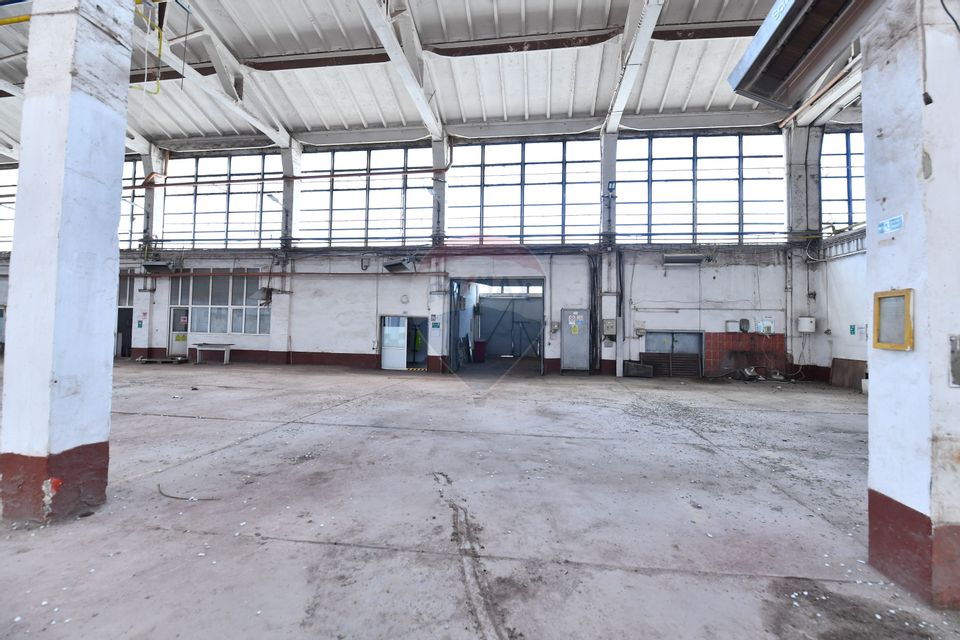 Teren industrial 35.000 mp cu hale de productie Craiova
