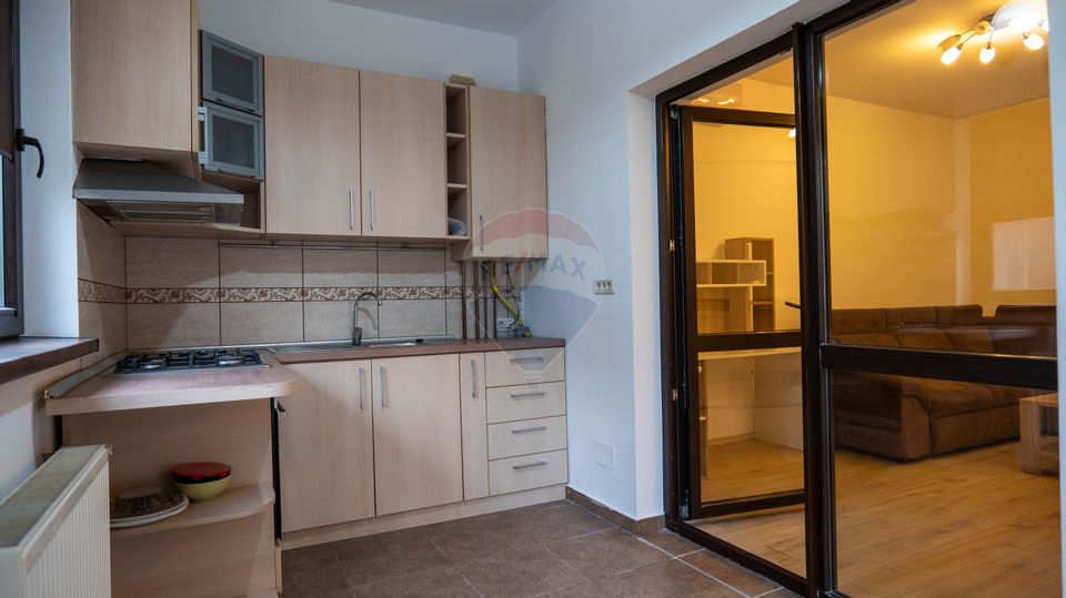 Vanzare apartament 3 camere, in vila cu curte si terasa, Fundeni