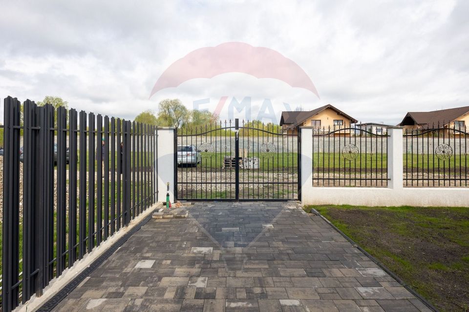 Vila moderna cu 4 camere,  P+E - teren 501 mp