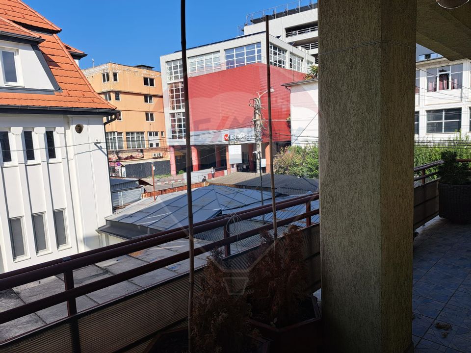 De inchiriat apartament modern, ultracentral, 4 camere cu terasa, Cluj