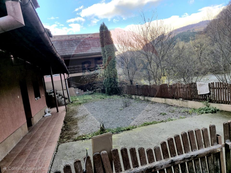 Casă / Vilă cu 7 camere de vânzare