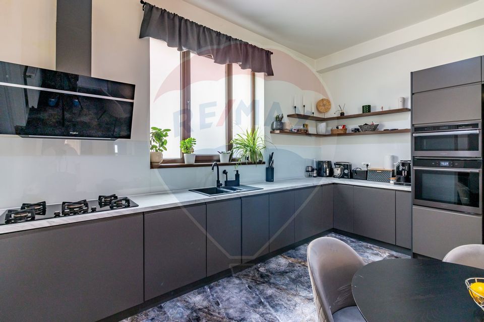 8 room House / Villa for sale