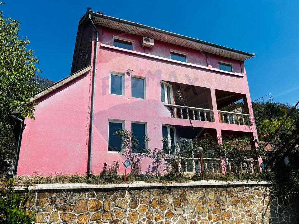 8 room House / Villa for sale