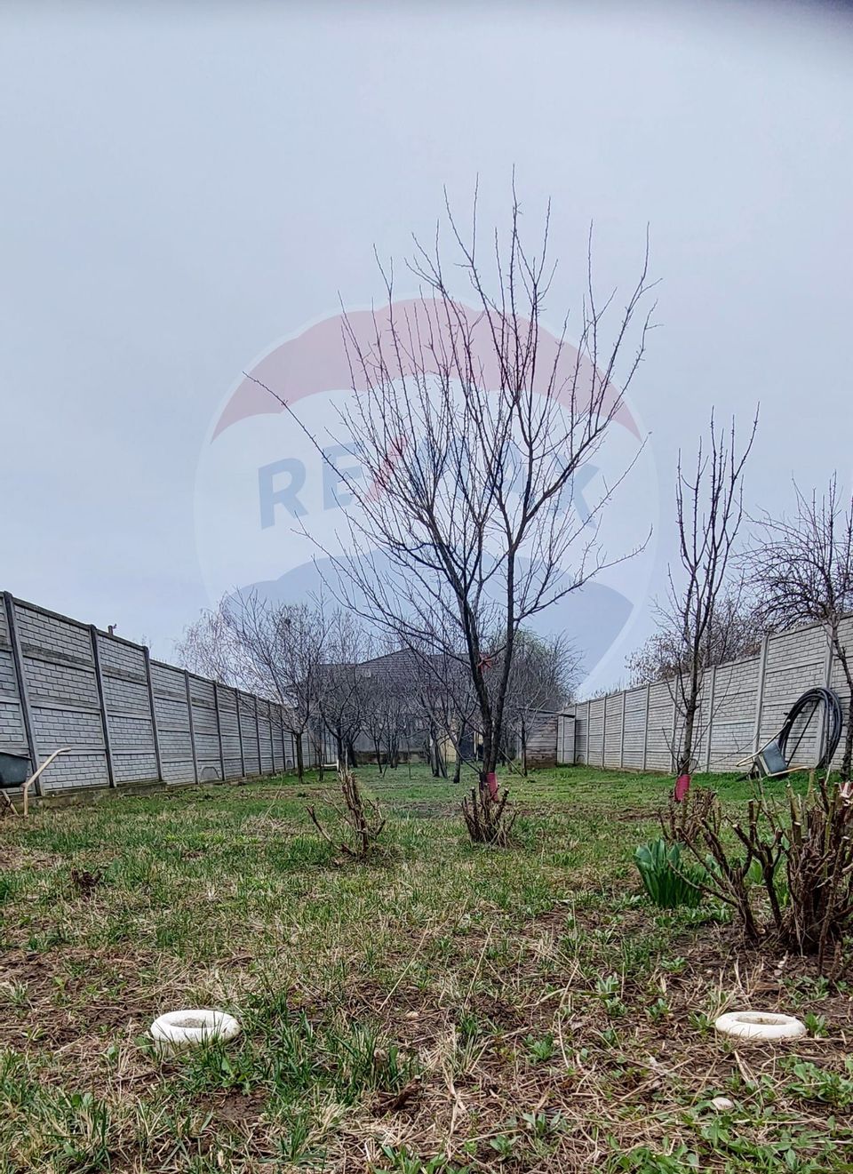 Casă / Vilă cu 3 camere de vânzare cu livada