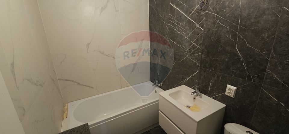 Apartament cu 3 camere de vânzare în zona Andronache
