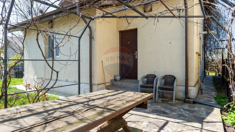 Vanzare vilă Bacu P+1+Pod, livadă, acces rapid A0/A1/Centură