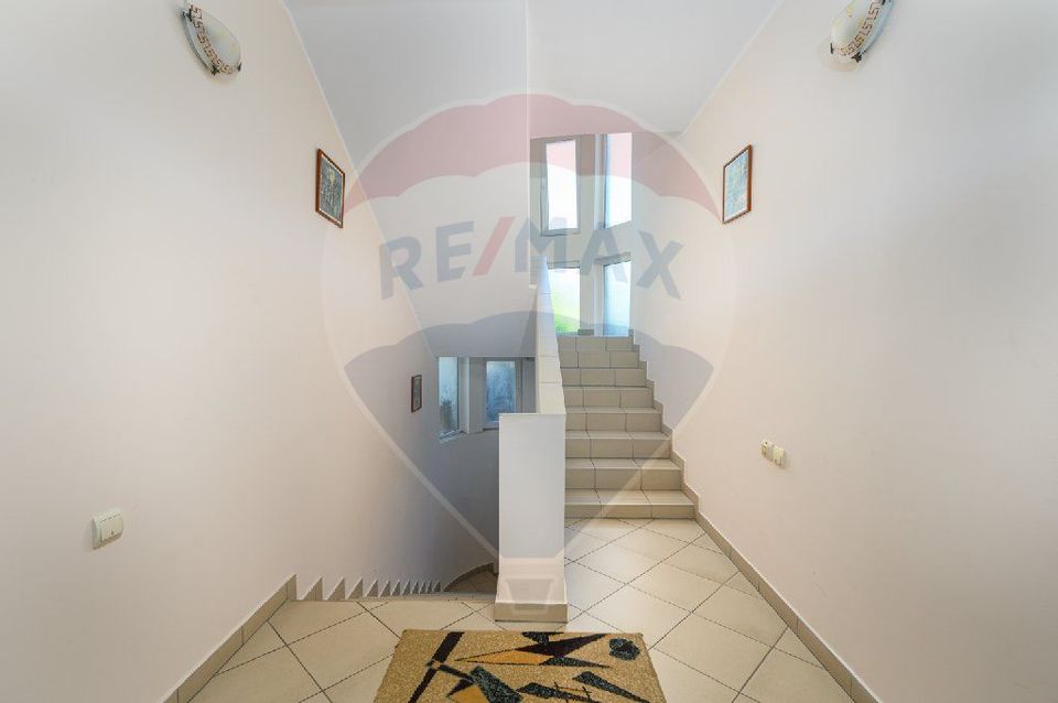 18 room House / Villa for sale, Central area