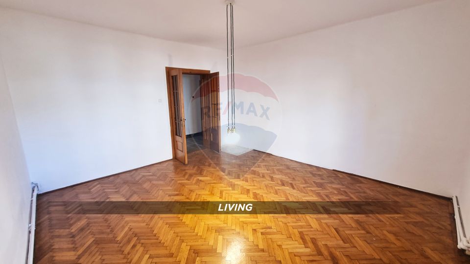 Casă / Vilă cu 5 camere de vânzare în zona Orasul Vechi