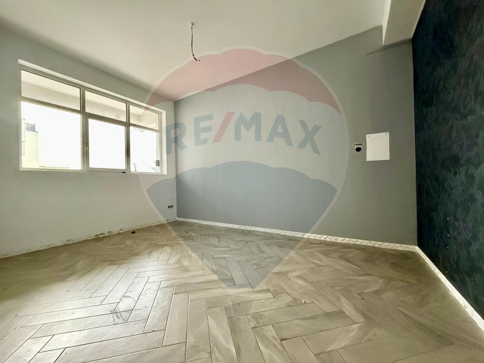 186sq.m Commercial Space for rent