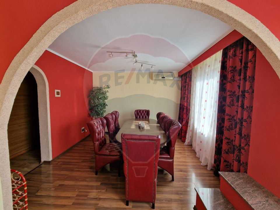 Apartament cu 4 camere de închiriat - Central