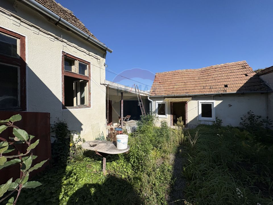 Vânzare sau schimb cu apartament - Casă cu teren 350mp, zona Mosnei