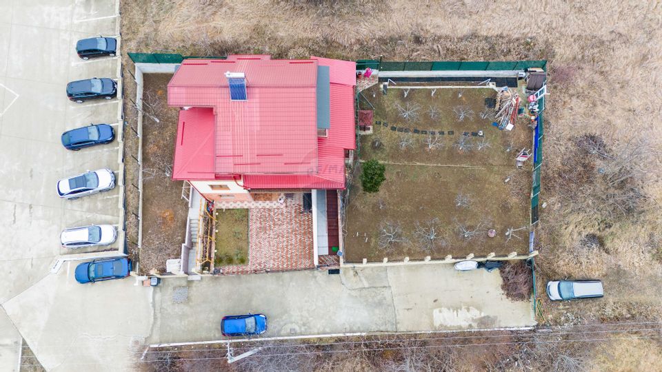 Apartament cu 3 camere de vânzare în zona Bucium