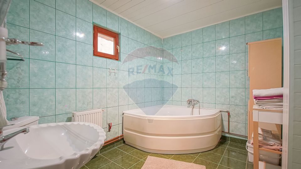 Casă cu 6 camere de vânzare în Râșnov, teren 1.100 mp, zona Glăjărie