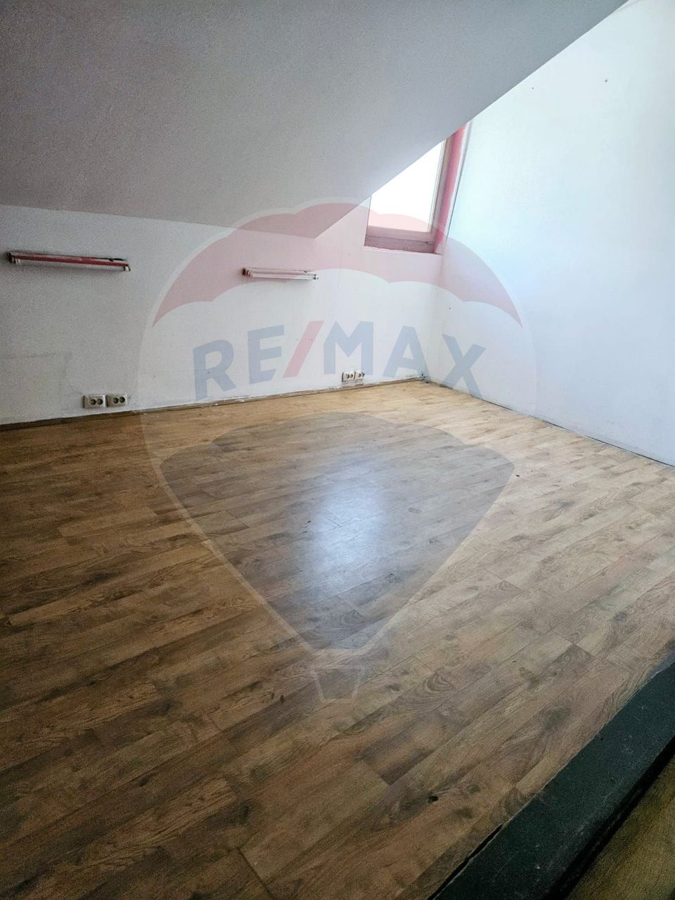 904sq.m Commercial Space for rent, Central area
