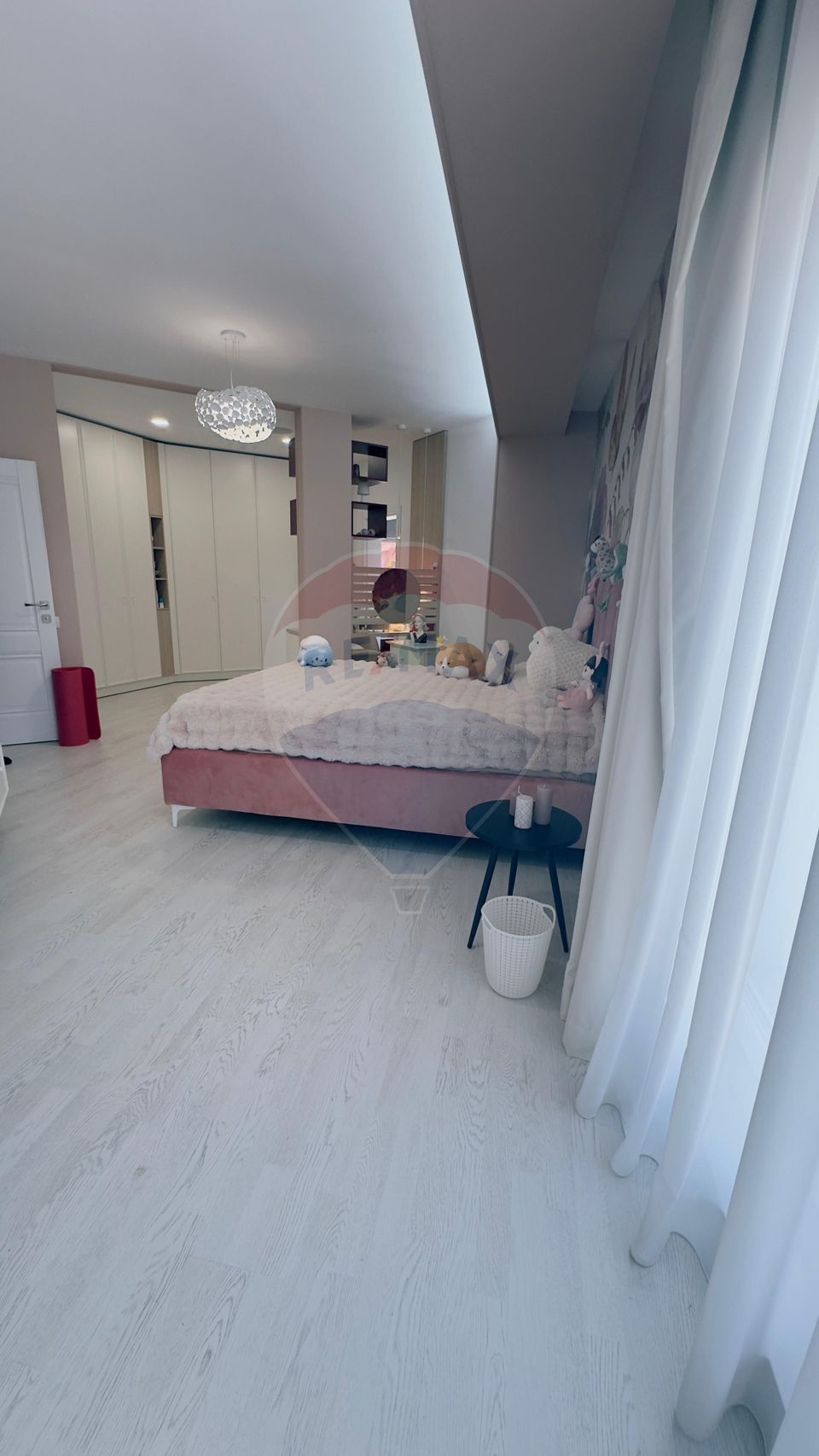 Proprietate premium în Filiași, locuință de lux cu spații comerciale