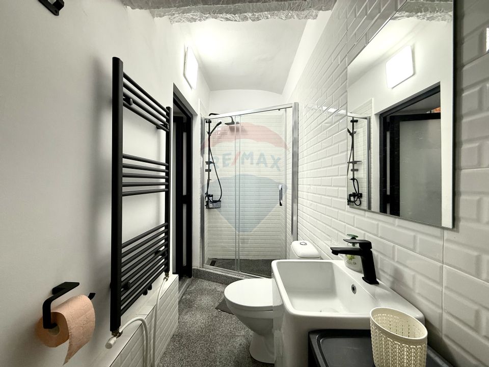 Apartament 2 camere ultracentral, împărțit în 2 unități – parcare