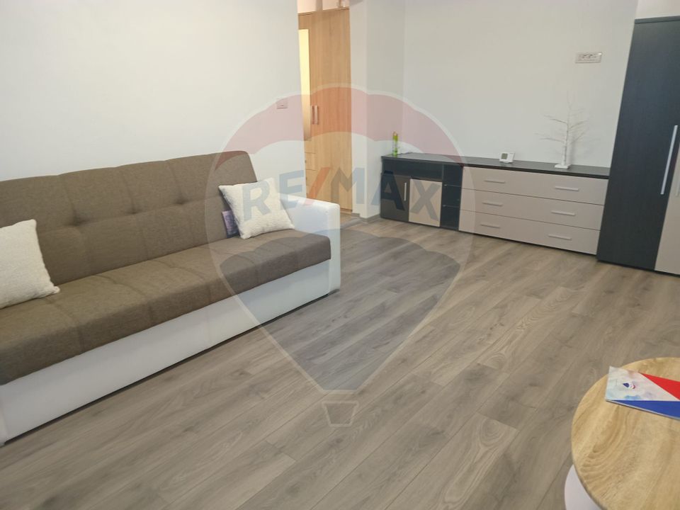 Apartament de vanzare  2 camere în zona Micalaca Mioritei