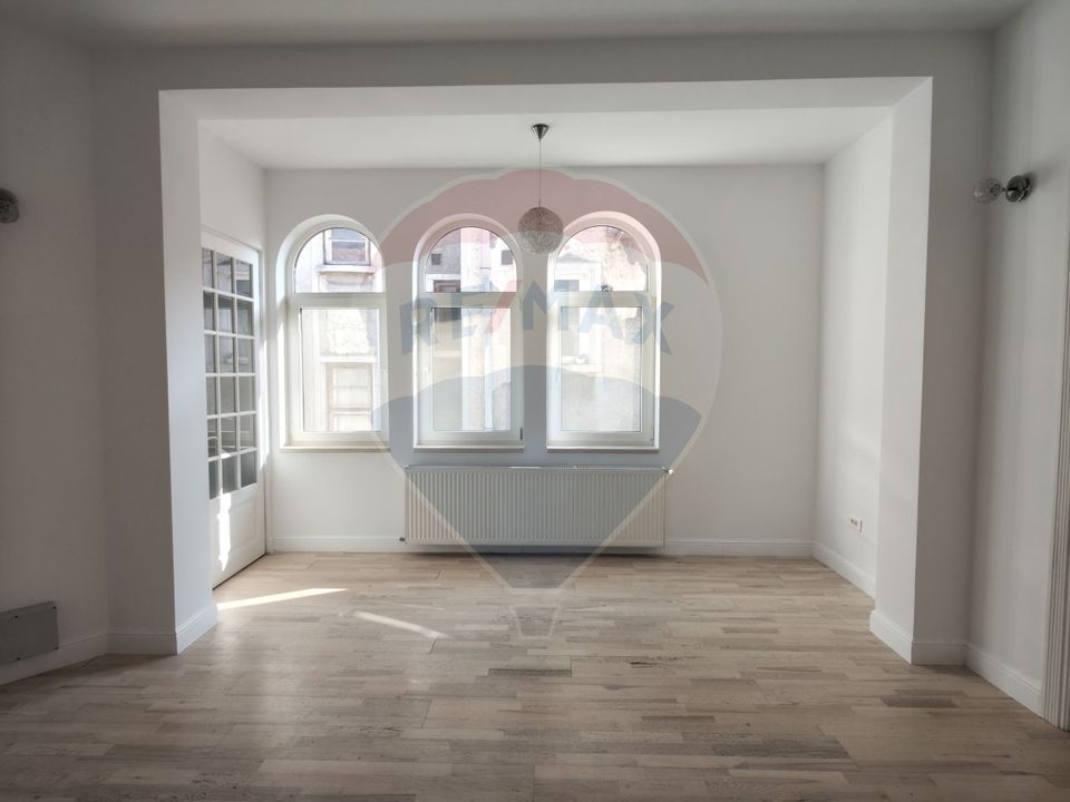 Apartament în vilă din perioada interbelică proaspăt renovat