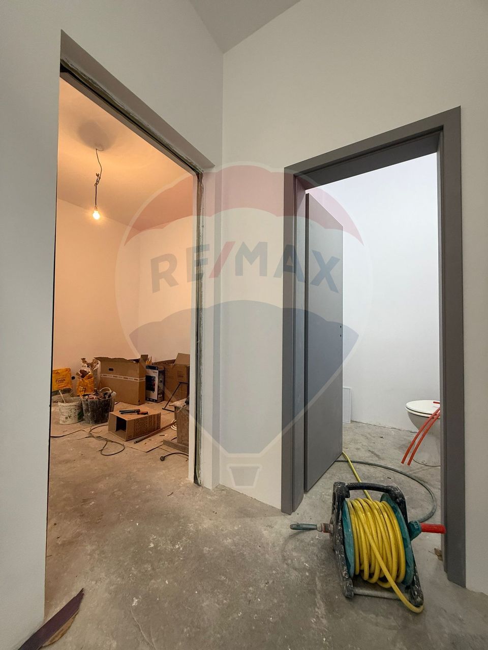 25sq.m Commercial Space for rent, Tomis Mall area
